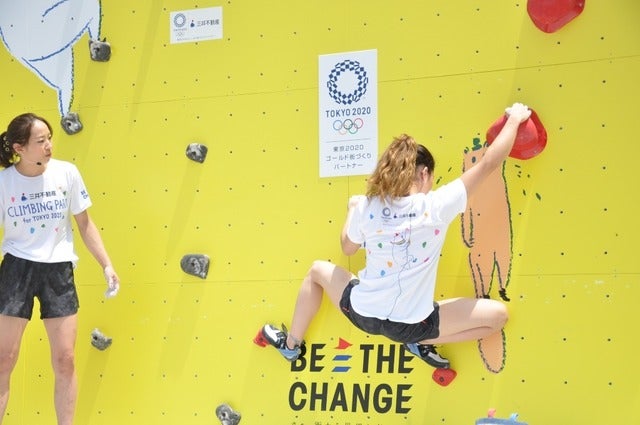 野口啓代（あきよ）選手、野中生萌（みほう）選手と、元・陸上十種競技選手武井壮さんが、ららぽーと豊洲にて5月18日～21日の4日間開催される「三井不動産クライミングパーク for TOKYO2020」オープニングイベントに登壇した。撮影者：大日方航