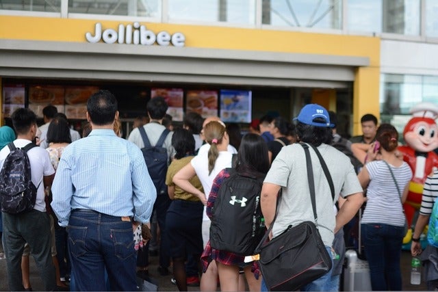 フィリピン生まれの国民的ファストフード店「Jollibee（ジョリビー）」撮影者：大日方航