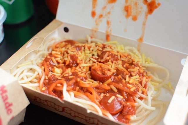 フィリピン生まれの国民的ファストフード店「Jollibee（ジョリビー）」撮影者：大日方航