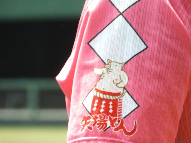 矢場とんブースターズの袖口のマーク撮影：手束仁
