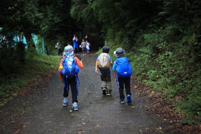 ザ・ノース・フェイス、子ども同士で協力しながら頂上を目指す「キッズトレッキング in 塩谷丸山」開催