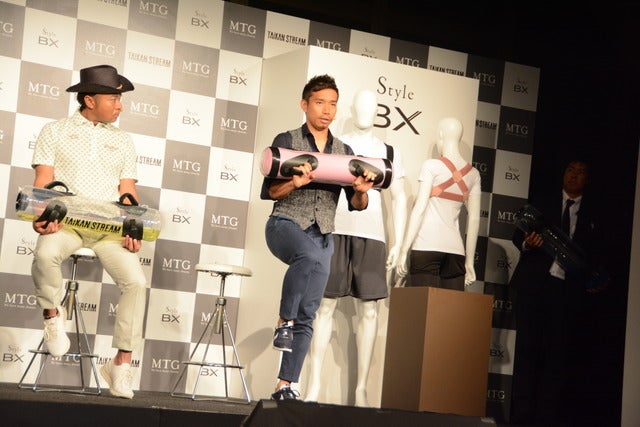 MTGは、水のチカラで体幹を刺激するトレーニングギア「TAIKAN STREAM」の発表会を6月20日に都内に開催した。共同開発パートナーとして本製品の開発に携わった、サッカー日本代表の長友佑都選手とプロゴルファーの片山晋呉選手が当日は出席した。撮影者:大日方航