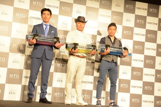 MTGは、水の力を利用して体幹を刺激するトレーニングギア「TAIKAN STREAM」の発表会を6月20日に都内に開催した。共同開発パートナーとして本製品の開発に携わった、サッカー日本代表の長友佑都選手とプロゴルファーの片山晋呉選手が当日は出席した。撮影者：大日方航