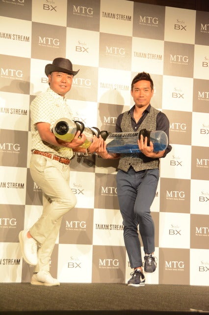 MTGは、水の力を利用して体幹を刺激するトレーニングギア「TAIKAN STREAM」の発表会を6月20日に都内に開催した。共同開発パートナーとして本製品の開発に携わった、サッカー日本代表の長友佑都選手とプロゴルファーの片山晋呉選手が当日は出席した。撮影者：大日方航