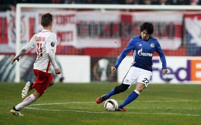 内田篤人（右）が2015年3月以来の公式戦出場（2016年12月8日）(c) Getty Images