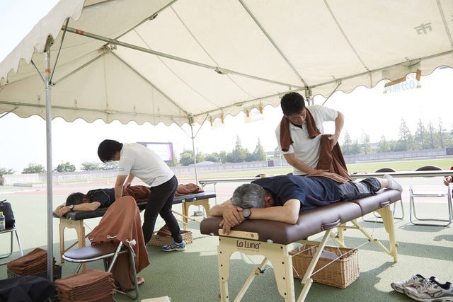 ビーチでエクササイズやヨガを楽しむ「サマーフィットネス」開催