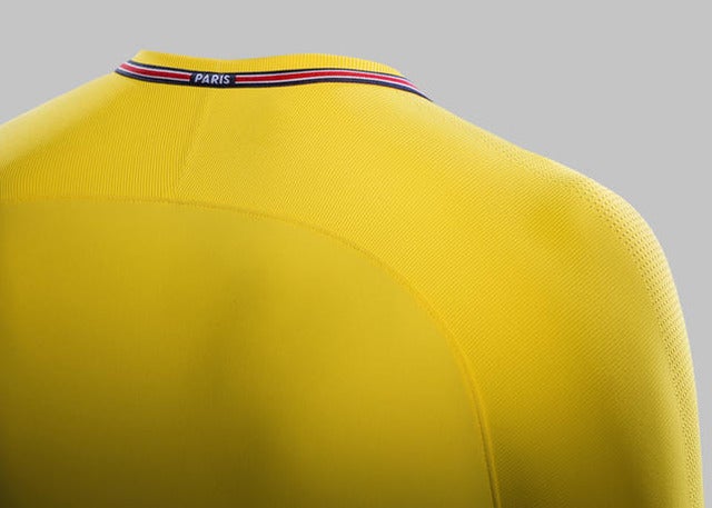 ナイキ、全身イエローのパリ サンジェルマン「アウェイキット2017-18」発売