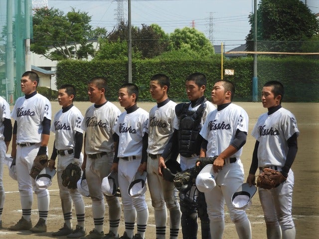 日立商の胸マークはNisshoと書かれている撮影：手束仁