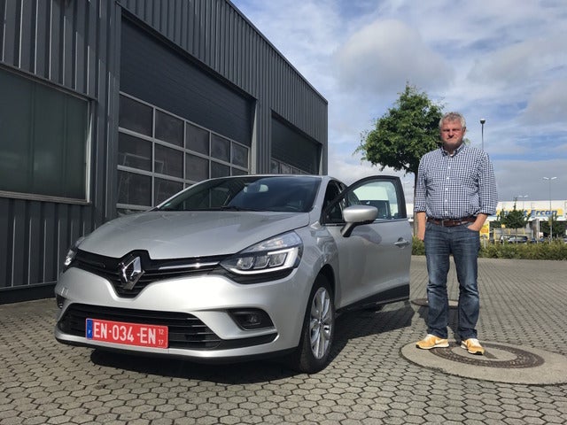 21台目となるボク名義の新車。外国人の免税で買ってフランクフルトまで陸送してもらった撮影=山口和幸