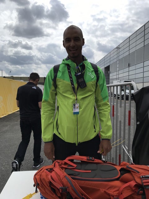 サルドプレスに到達するまでに荷物検査がが2回ある撮影=山口和幸