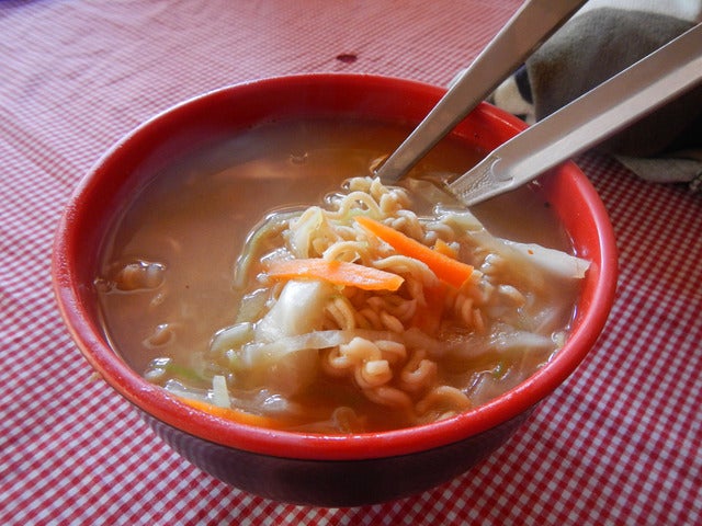 ヌードルスープ、これもランチの定番メニューPhoto Asami SAKURA