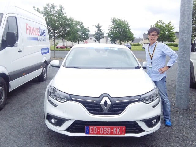 2016年に乗ったルノー・メガーヌ。赤いナンバープレートは外国人の免税で購入したという証拠撮影=山口和幸