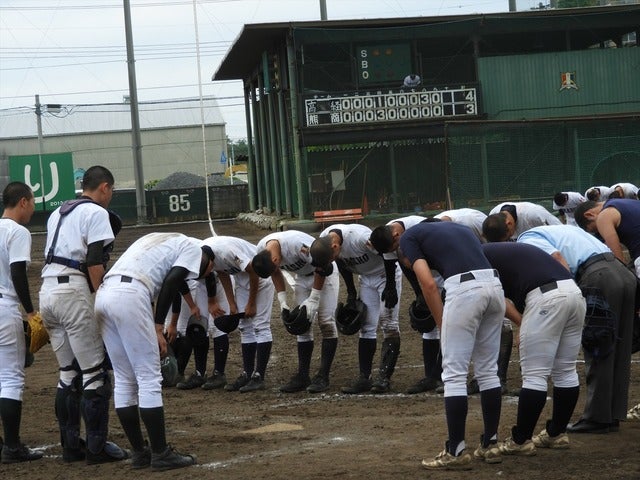 高崎経済大附・熊谷商試合終了後の挨拶撮影：手束仁