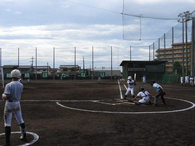高崎経済大附と熊谷商の試合風景撮影：手束仁