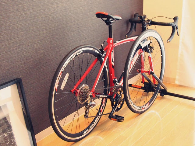 自転車2台の固定と車内の整理ができる「インカーサイクルペアキャリア」発売