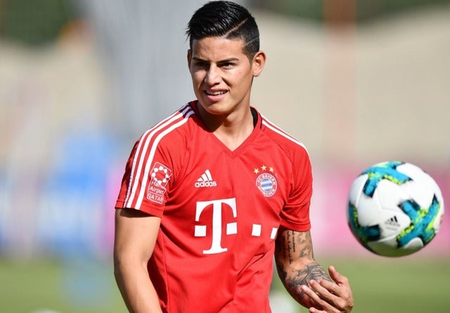 バイエルン・ミュンヘンの入団会見に臨んだハメス・ロドリゲス（2017年7月12日）(c) Getty Images