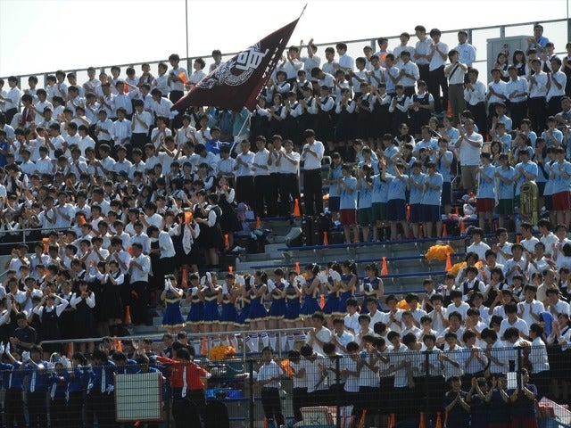 勝利を噛み締める竜ヶ崎一応援スタンド撮影：手束仁