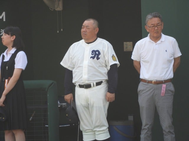 竜ヶ崎一・津脇義明監督と塚原勇部長撮影：手束仁
