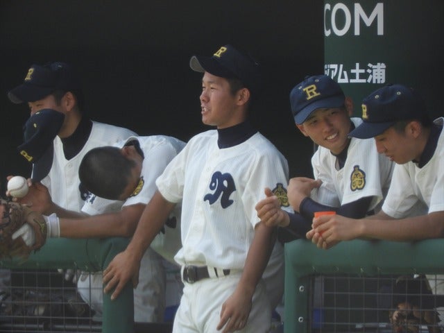 竜ヶ崎一ベンチ撮影：手束仁