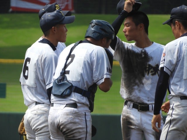 至学館との試合、苦しい場面で集まった豊橋中央撮影：手束仁