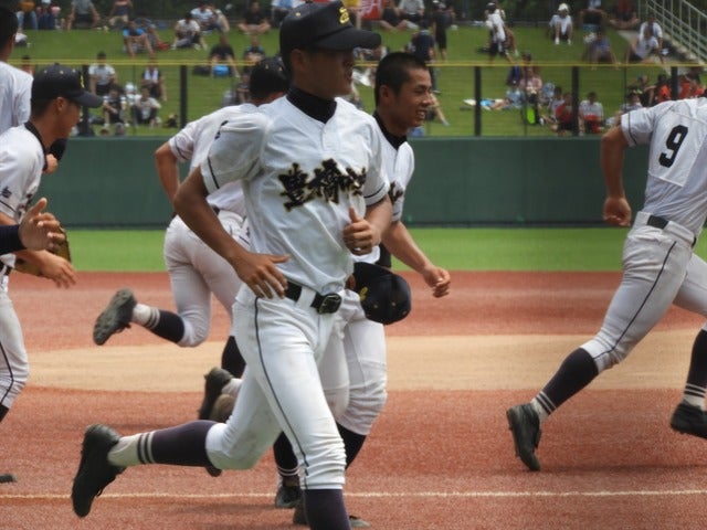 準決勝の舞台へはじける豊橋中央ナイン撮影：手束仁