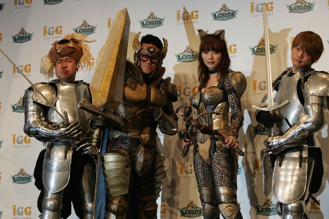 ゲーム「ローモバ」CMでコスプレした内田理央がカッコいい撮影＝山口和幸