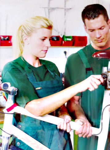 カーボンファイバーフレームを採用したフォールディングバイク「SAVANE」今秋発売