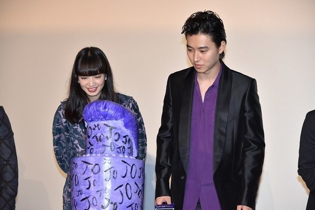 小松奈菜と山崎賢人撮影：石井隼人