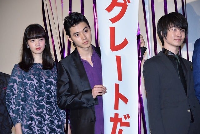 小松奈菜と山崎賢人と神木隆之介撮影：石井隼人