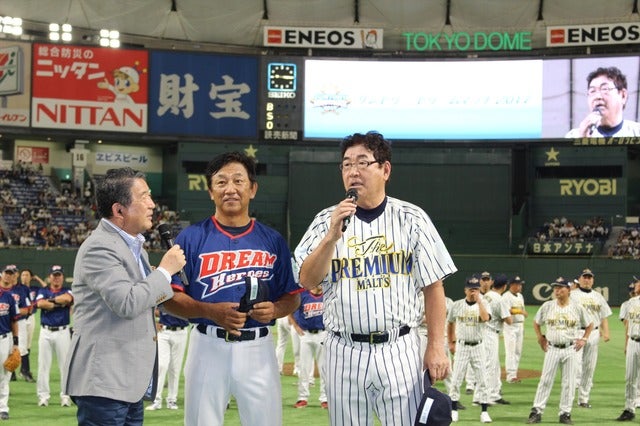 試合を総括するドリーム・ヒーローズの田尾安志監督（左）とザ・プレミアム・モルツ球団の山本浩二監督撮影：浜田哲男