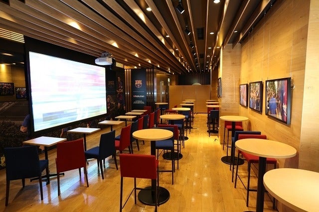 オフィシャル映像を楽しめる「楽天カフェ渋谷 FCバルセロナフロア」8/19オープン