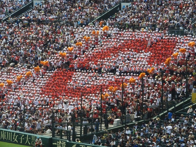 智弁和歌山の人文字「C」撮影:手束仁