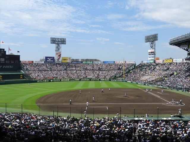 八月半ばで、秋雲が出ていたけれども、暑さは相変わらず撮影:手束仁