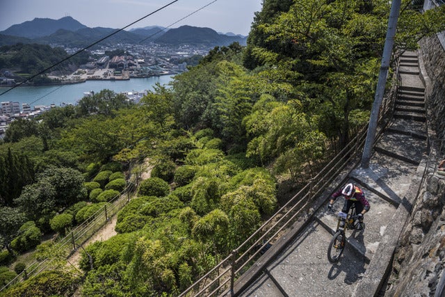 瀬戸内海を見下ろす絶景のロケーション(c) Red Bull Content Pool