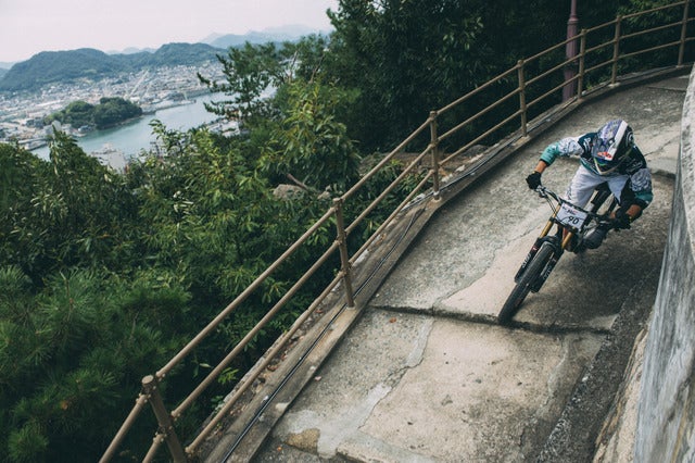 映画でもよく登場する尾道の坂道が特設コースとなった(c) Red Bull Content Pool