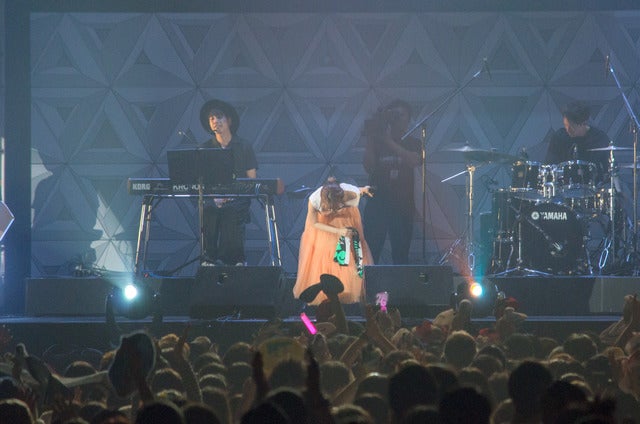 『RockCorps supported by JT 2017 セレブレーション』で熱唱する高橋みなみ（2017年9月2日）撮影：五味渕秀行