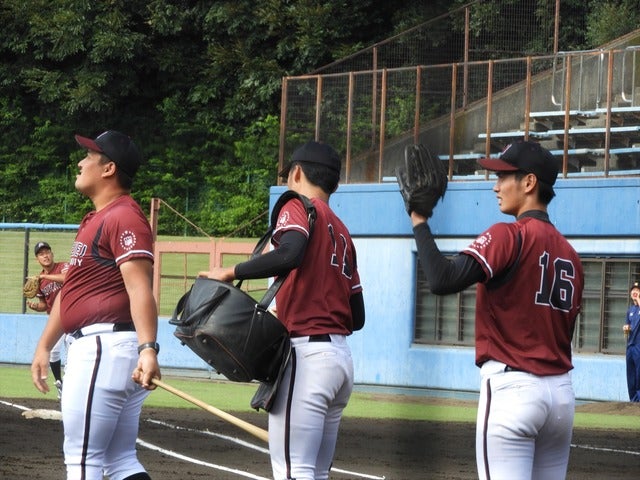 明星大シートノック撮影:手束仁