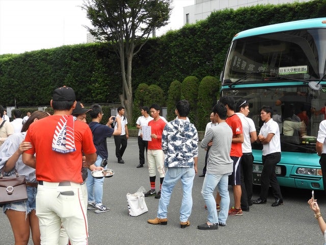 開幕戦勝利でリラックスする日本大ナイン手束仁