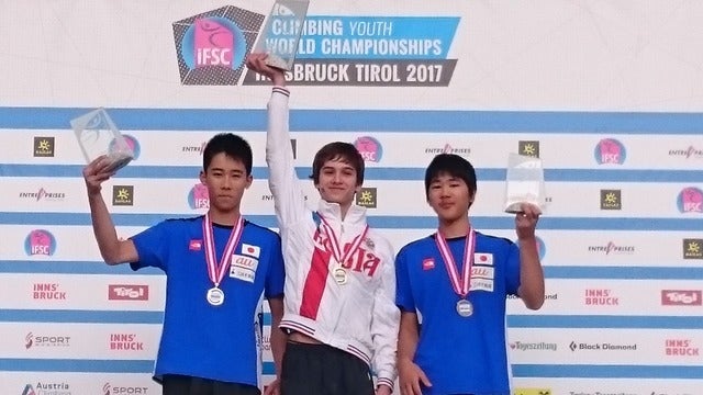 スポーツクライミング世界ユース選手権男子コンバインド（ユースB）で2位に川又玲瑛（左）、3位に西田秀聖（2017年9月9日）画像提供：日本山岳・スポーツクライミング協会