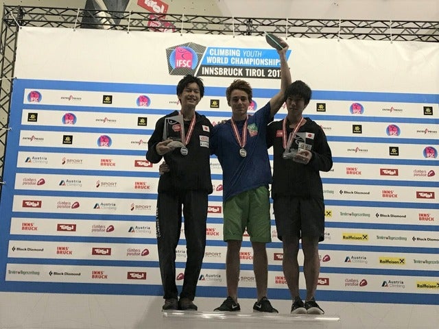 スポーツクライミング世界ユース選手権男子ボルダリング（ユースA）で土肥圭太（左）が2位、田嶋瑞貴（右）が3位（2017年9月1日）画像提供：日本山岳・スポーツクライミング協会