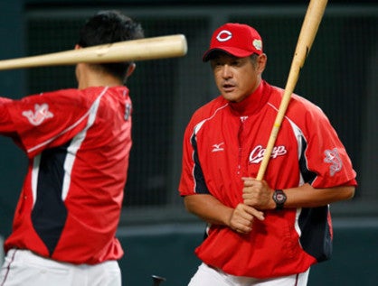 石井琢朗　実使用　広島カープ　スパイク 2017092211560244880600.jpg