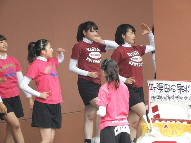 チアリーダーもアップは大事撮影：手束仁