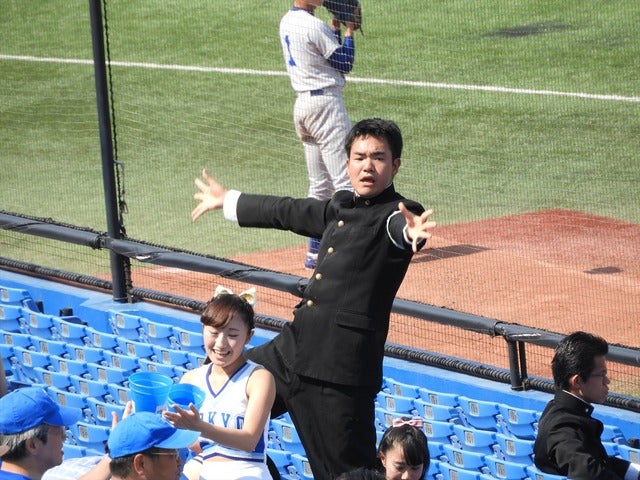 東京大応援リーダー撮影：手束仁