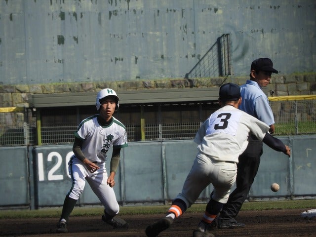 ローカル感いっぱいの多摩一本杉球場での試合撮影：手束仁