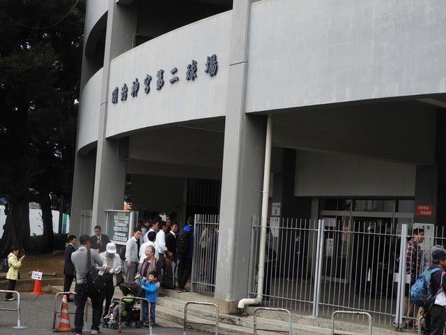 神宮第二球場の入口撮影：手束仁