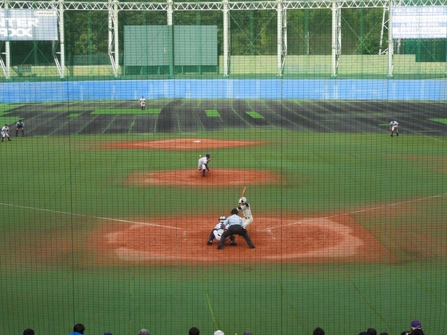 神宮第二球場の俯瞰、ちょっと気の毒な環境でもある撮影：手束仁