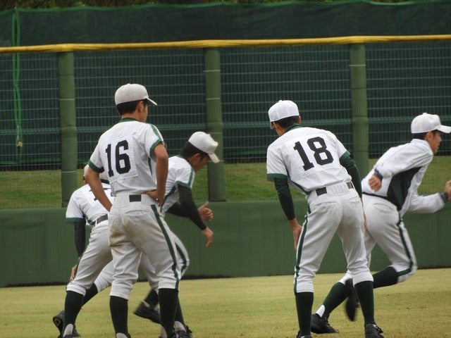 試合前に、入念にアップする東大和の選手たち撮影：手束仁