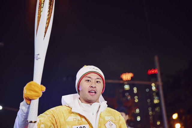 北島康介と白石阿島、平昌オリンピック聖火リレーに登場