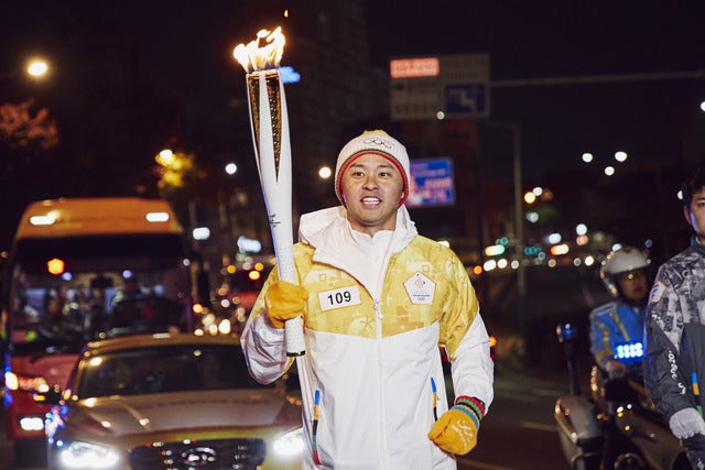 北島康介と白石阿島、平昌オリンピック聖火リレーに登場