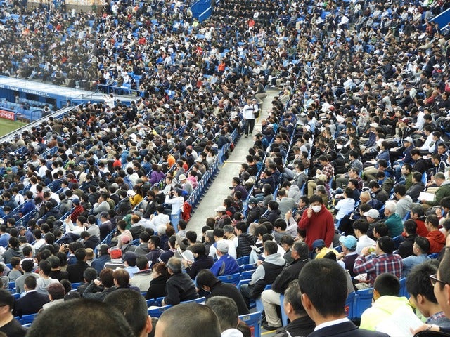 満員となった神宮球場撮影：手束仁